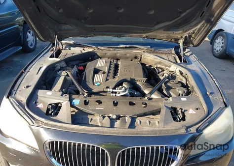 2011 BMW 740Li из США, поврежденный, VIN WBAKB4C57BC574935